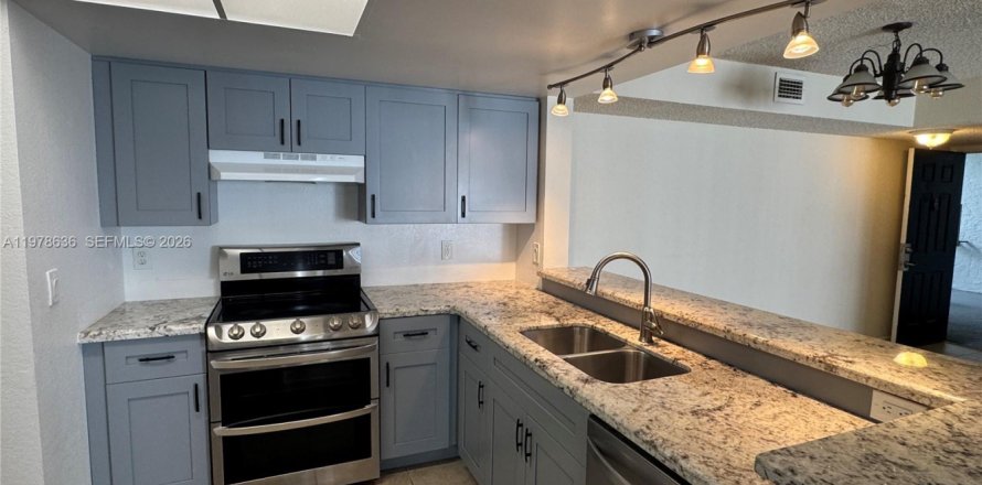 Condo in Coral Springs, Florida, 2 bedrooms  № 2047735