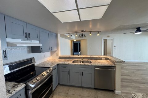 Condo in Coral Springs, Florida, 2 bedrooms  № 2047735 - photo 6