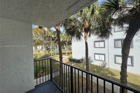 Condo in Coral Springs, Florida, 2 bedrooms  № 2047735 - photo 25
