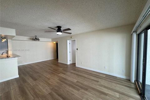 Condo in Coral Springs, Florida, 2 bedrooms  № 2047735 - photo 10
