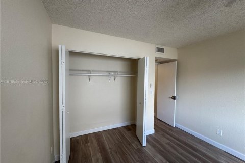 Condo in Coral Springs, Florida, 2 bedrooms  № 2047735 - photo 19