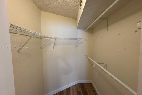 Condo in Coral Springs, Florida, 2 bedrooms  № 2047735 - photo 14