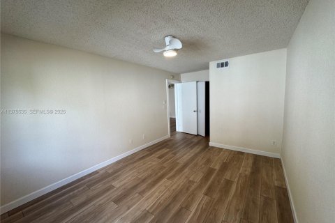 Condo in Coral Springs, Florida, 2 bedrooms  № 2047735 - photo 13