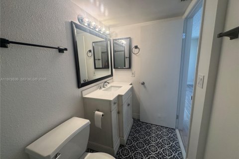 Condo in Coral Springs, Florida, 2 bedrooms  № 2047735 - photo 15