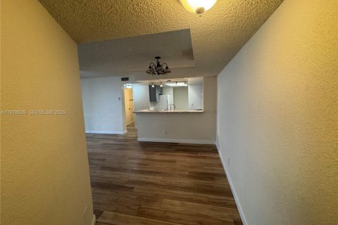 Condo in Coral Springs, Florida, 2 bedrooms  № 2047735 - photo 7