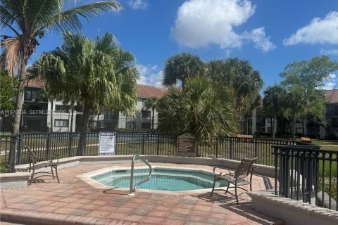 Condo in Coral Springs, Florida, 2 bedrooms  № 2047735 - photo 30