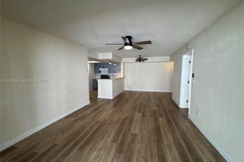Condo in Coral Springs, Florida, 2 bedrooms  № 2047735 - photo 11