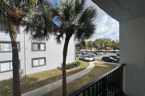 Condo in Coral Springs, Florida, 2 bedrooms  № 2047735 - photo 24