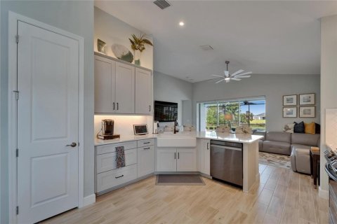 House in Palmetto, Florida 3 bedrooms, 188.5 sq.m. № 1765798 - photo 13