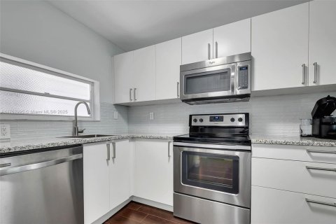 Condominio en venta en Key Biscayne, Florida, 1 dormitorio, 80.82 m2 № 1860106 - foto 8