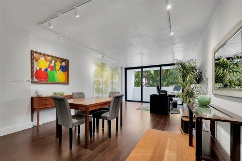 Condominio en venta en Key Biscayne, Florida, 1 dormitorio, 80.82 m2 № 1860106 - foto 1