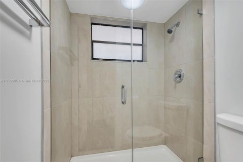 Condominio en venta en Key Biscayne, Florida, 1 dormitorio, 80.82 m2 № 1860106 - foto 12