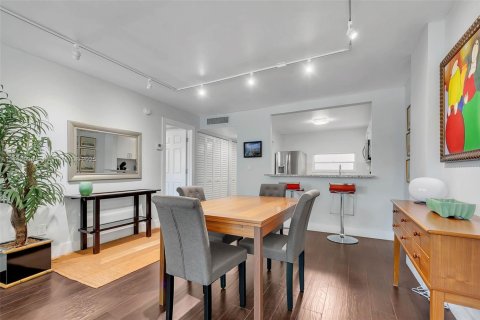 Condominio en venta en Key Biscayne, Florida, 1 dormitorio, 80.82 m2 № 1860106 - foto 4