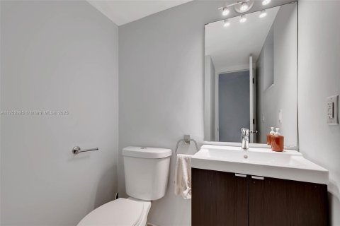 Condominio en venta en Key Biscayne, Florida, 1 dormitorio, 80.82 m2 № 1860106 - foto 13