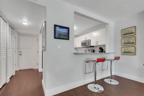 Condominio en venta en Key Biscayne, Florida, 1 dormitorio, 80.82 m2 № 1860106 - foto 5