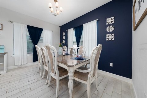 Casa en venta en Dade City, Florida, 4 dormitorios, 223.43 m2 № 1917036 - foto 13