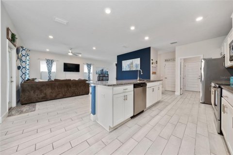 Casa en venta en Dade City, Florida, 4 dormitorios, 223.43 m2 № 1917036 - foto 11