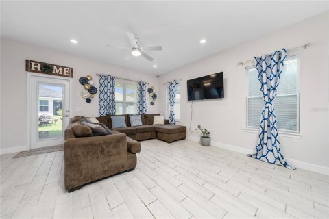 Casa en venta en Dade City, Florida, 4 dormitorios, 223.43 m2 № 1917036 - foto 10