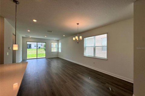 Снять в аренду виллу или дом в Миннеола, Флорида 9 комнат, 195.09м2, № 1899475 - фото 7