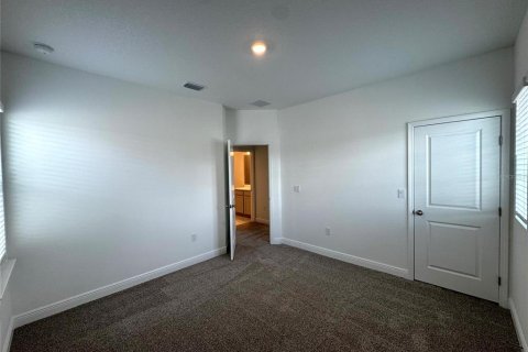 Снять в аренду виллу или дом в Миннеола, Флорида 9 комнат, 195.09м2, № 1899475 - фото 17