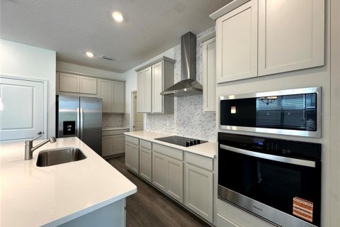 Снять в аренду виллу или дом в Миннеола, Флорида 9 комнат, 195.09м2, № 1899475 - фото 10