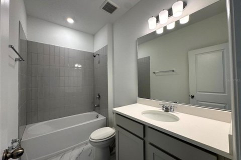 Снять в аренду виллу или дом в Миннеола, Флорида 9 комнат, 195.09м2, № 1899475 - фото 20