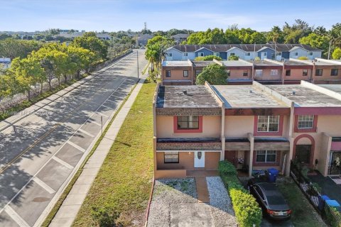 Adosado en venta en Miami Gardens, Florida, 3 dormitorios, 130.62 m2 № 1946672 - foto 19