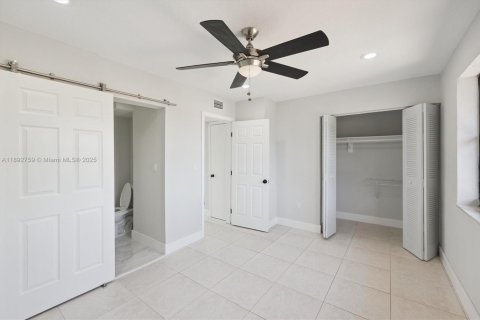 Adosado en venta en Miami Gardens, Florida, 3 dormitorios, 130.62 m2 № 1946672 - foto 15