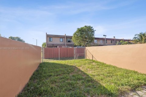 Adosado en venta en Miami Gardens, Florida, 3 dormitorios, 130.62 m2 № 1946672 - foto 17