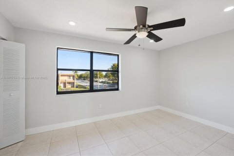 Adosado en venta en Miami Gardens, Florida, 3 dormitorios, 130.62 m2 № 1946672 - foto 20