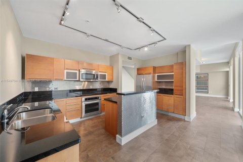 Condo in Miami, Florida, 5 bedrooms  № 1860118 - photo 8