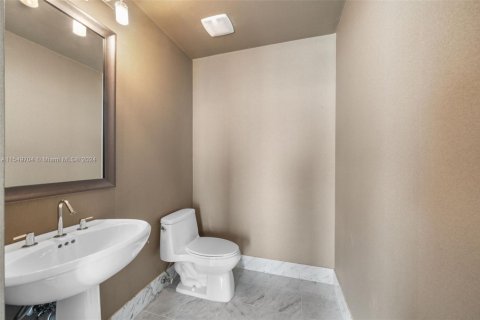 Condo in Miami, Florida, 5 bedrooms  № 1860118 - photo 11