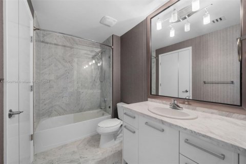 Condo in Miami, Florida, 5 bedrooms  № 1860118 - photo 18