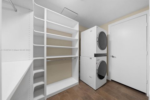 Condo in Miami, Florida, 5 bedrooms  № 1860118 - photo 13