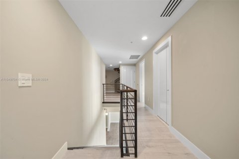 Condo in Miami, Florida, 5 bedrooms  № 1860118 - photo 29