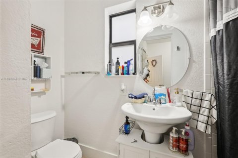 Casa en venta en North Miami, Florida, 3 dormitorios, 121.14 m2 № 1945637 - foto 27