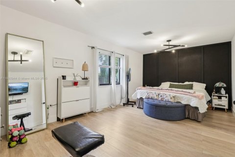 Casa en venta en North Miami, Florida, 3 dormitorios, 121.14 m2 № 1945637 - foto 24