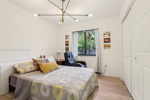 Casa en venta en North Miami, Florida, 3 dormitorios, 121.14 m2 № 1945637 - foto 19