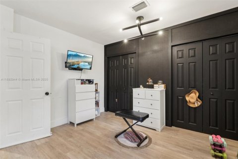 Casa en venta en North Miami, Florida, 3 dormitorios, 121.14 m2 № 1945637 - foto 25