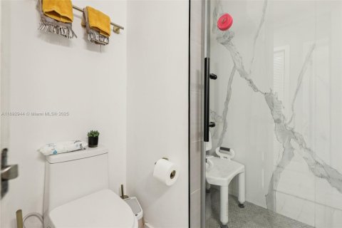 Casa en venta en North Miami, Florida, 3 dormitorios, 121.14 m2 № 1945637 - foto 29