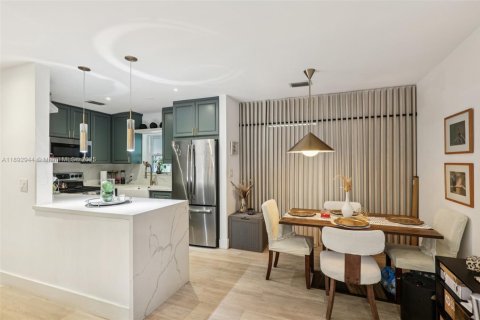 Casa en venta en North Miami, Florida, 3 dormitorios, 121.14 m2 № 1945637 - foto 13