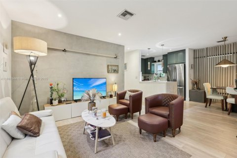 Casa en venta en North Miami, Florida, 3 dormitorios, 121.14 m2 № 1945637 - foto 8