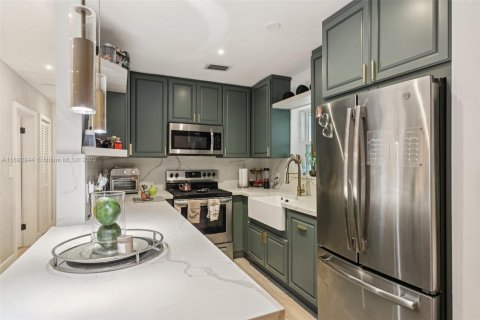 Casa en venta en North Miami, Florida, 3 dormitorios, 121.14 m2 № 1945637 - foto 14