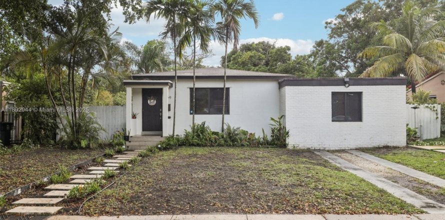 Casa en North Miami, Florida 3 dormitorios, 121.14 m2 № 1945637