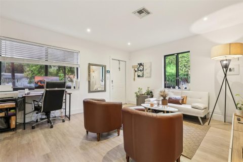 Casa en venta en North Miami, Florida, 3 dormitorios, 121.14 m2 № 1945637 - foto 9