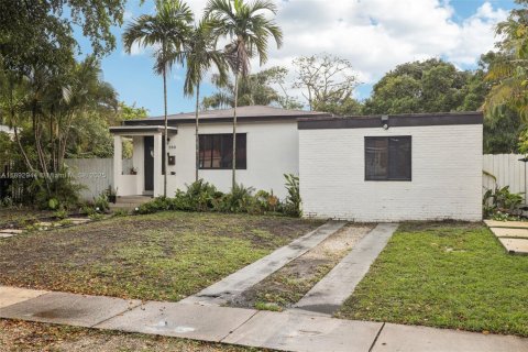 Casa en venta en North Miami, Florida, 3 dormitorios, 121.14 m2 № 1945637 - foto 5