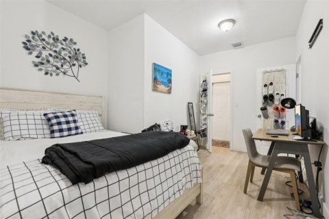 Casa en venta en North Miami, Florida, 3 dormitorios, 121.14 m2 № 1945637 - foto 18