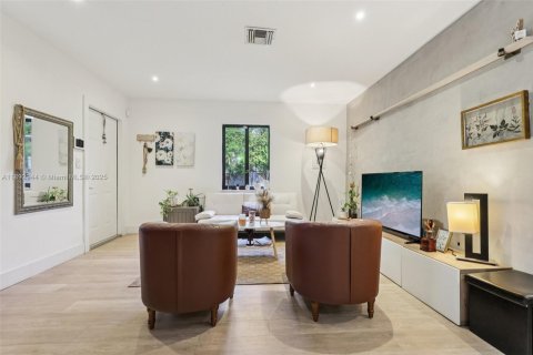 Casa en venta en North Miami, Florida, 3 dormitorios, 121.14 m2 № 1945637 - foto 7