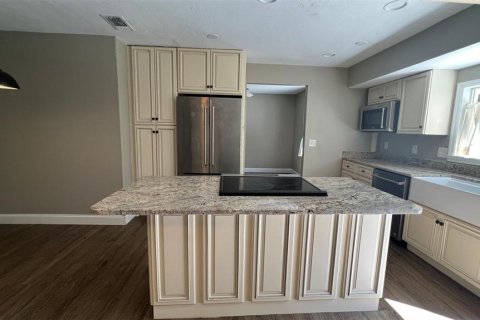 House in Gainesville, Florida 3 bedrooms, 137.31 sq.m. № 2109442 - photo 3