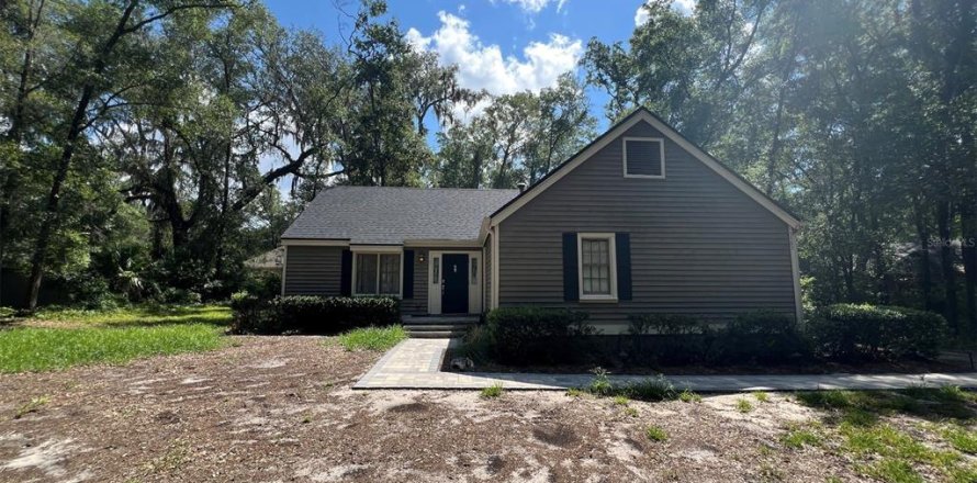 House in Gainesville, Florida 3 bedrooms, 137.31 sq.m. № 2109442